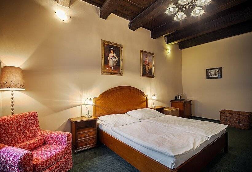 اتاق سوپریور, U Tří Bubnů