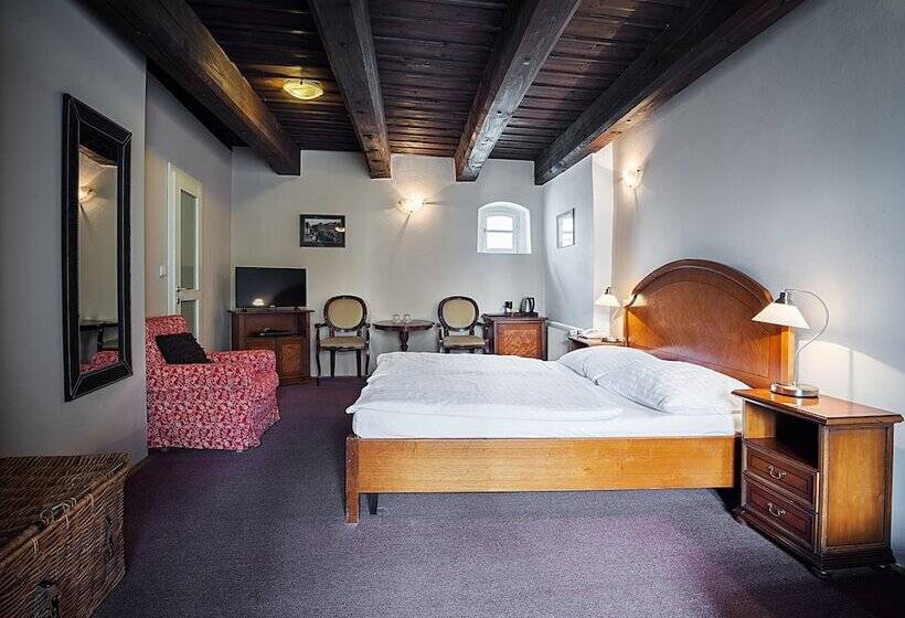 اتاق سوپریور, U Tří Bubnů