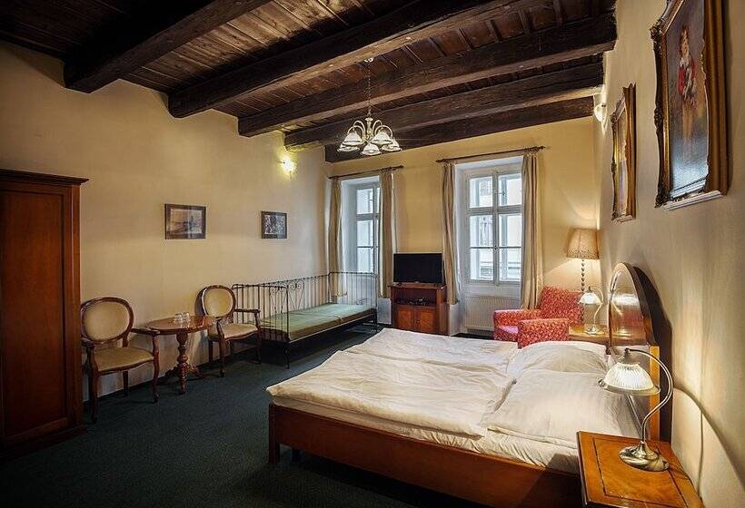 اتاق سوپریور, U Tří Bubnů