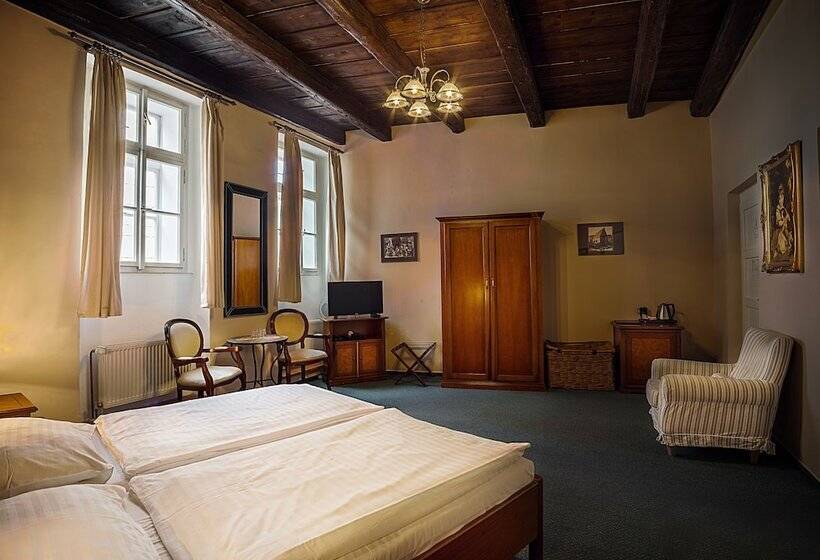 اتاق سوپریور, U Tří Bubnů