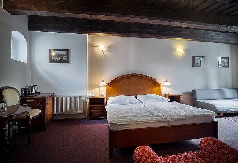 اتاق سوپریور, U Tří Bubnů