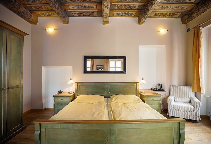 اتاق سوپریور, U Tří Bubnů