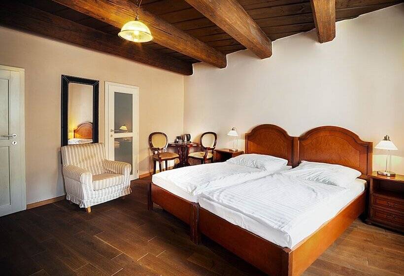 اتاق سوپریور, U Tří Bubnů