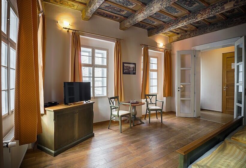 اتاق سوپریور, U Tří Bubnů