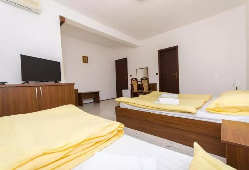 Standard Kolmen Hengen Huone Parveke, Villa Katarina