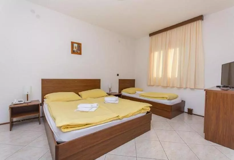 Standard Kolmen Hengen Huone Parveke, Villa Katarina