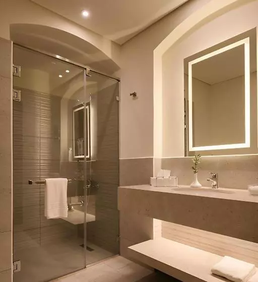 Superior Room Queen Bed