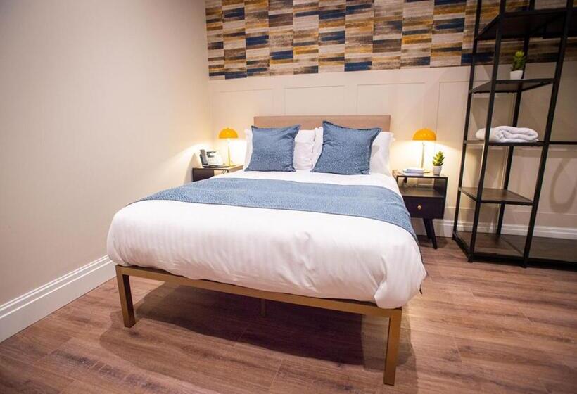 דירת שני חדרים, The Gresham Apart