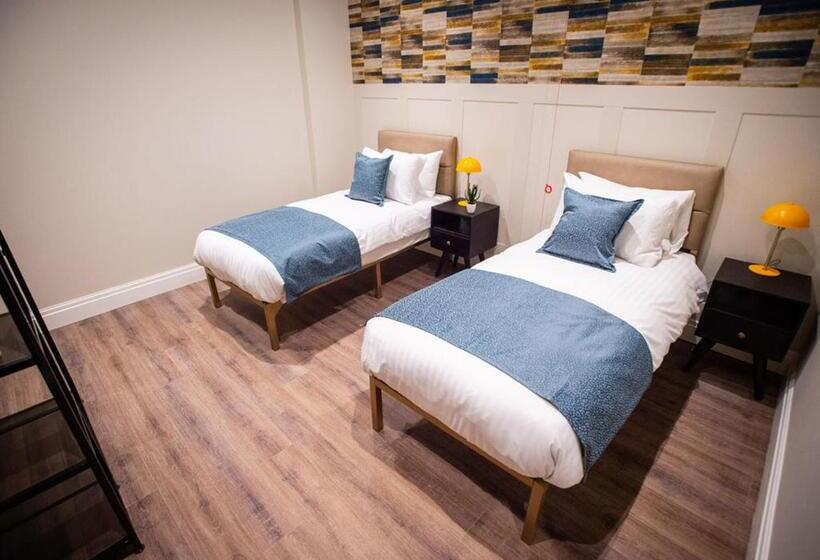 דירת שני חדרים, The Gresham Apart