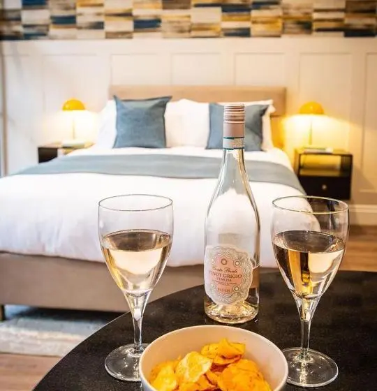 Estudi Superior, The Gresham Apart