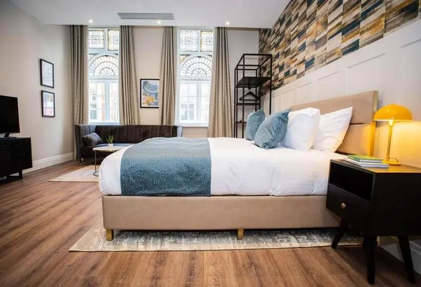 Estudi Superior, The Gresham Apart