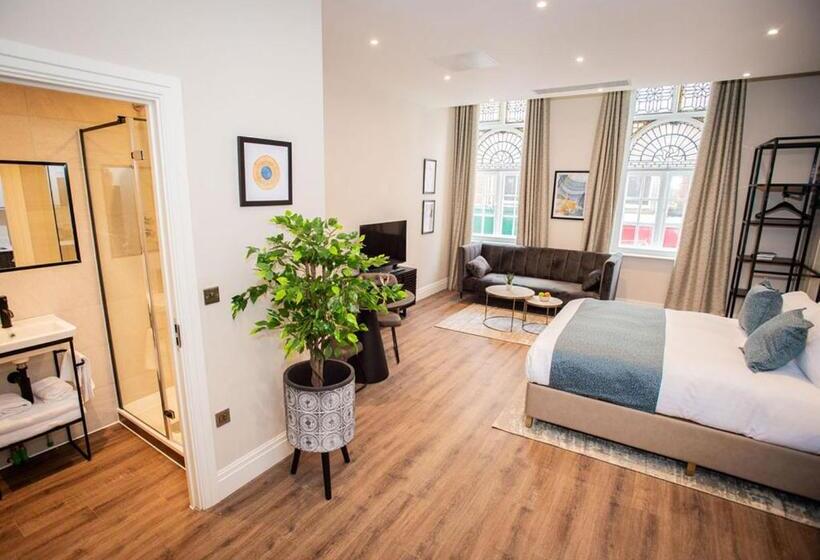 סטודיו סופריור, The Gresham Apart