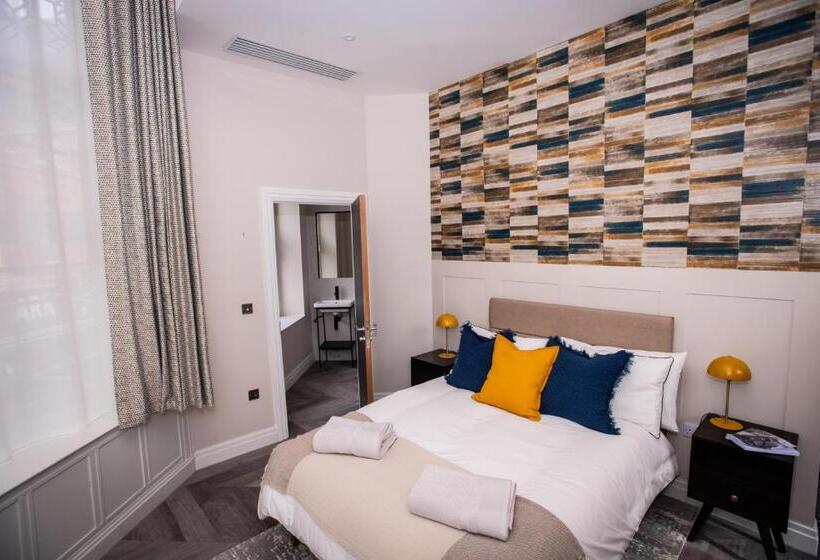 סטודיו דלוקס, The Gresham Apart