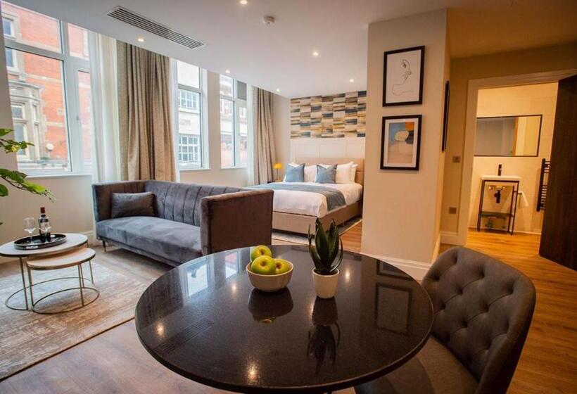 סטודיו דלוקס, The Gresham Apart