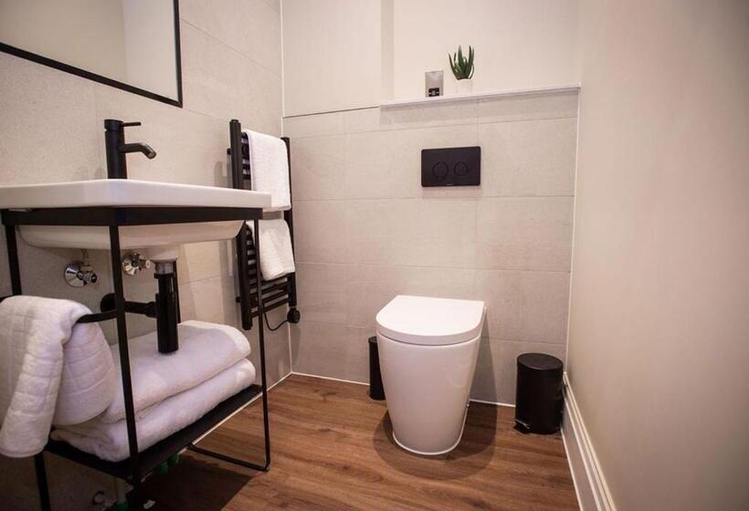 דירת חדר עם טרסה, The Gresham Apart