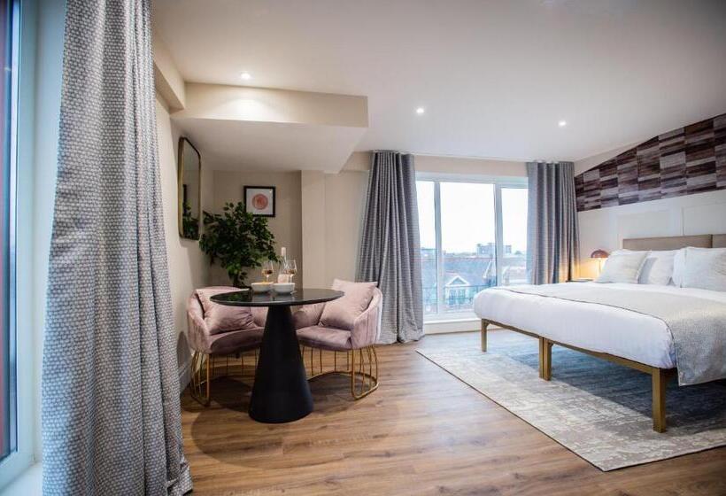 דירת חדר עם טרסה, The Gresham Apart