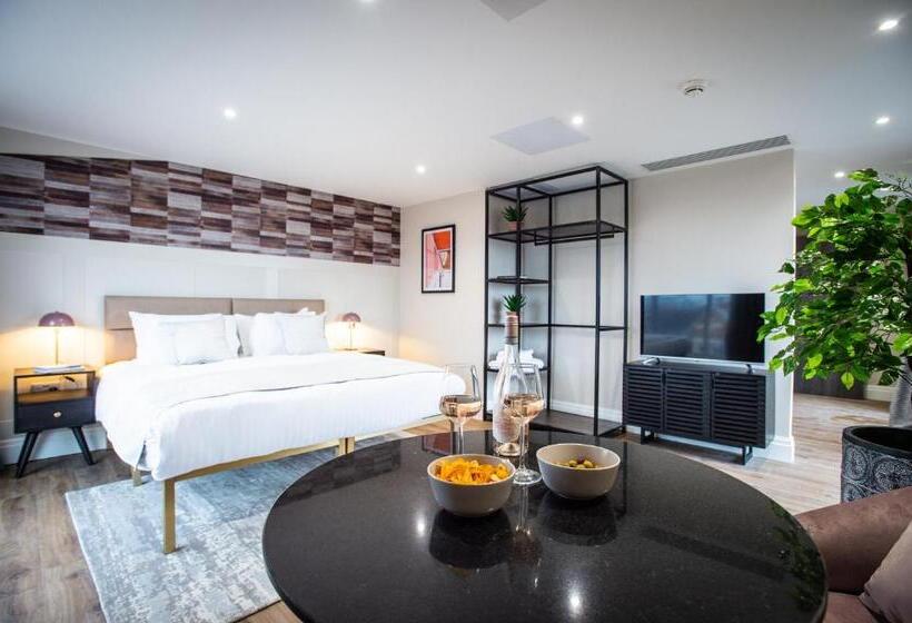 דירת חדר עם טרסה, The Gresham Apart