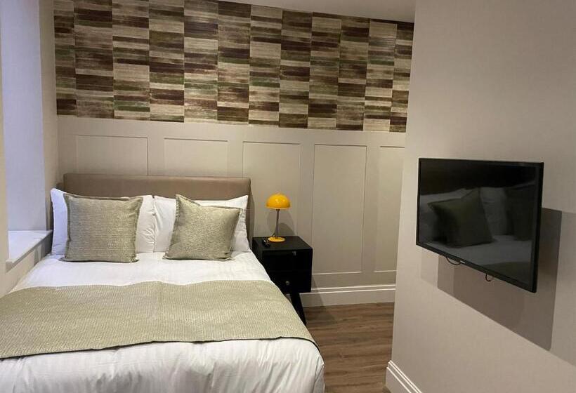 חדר בסיסי, The Gresham Apart