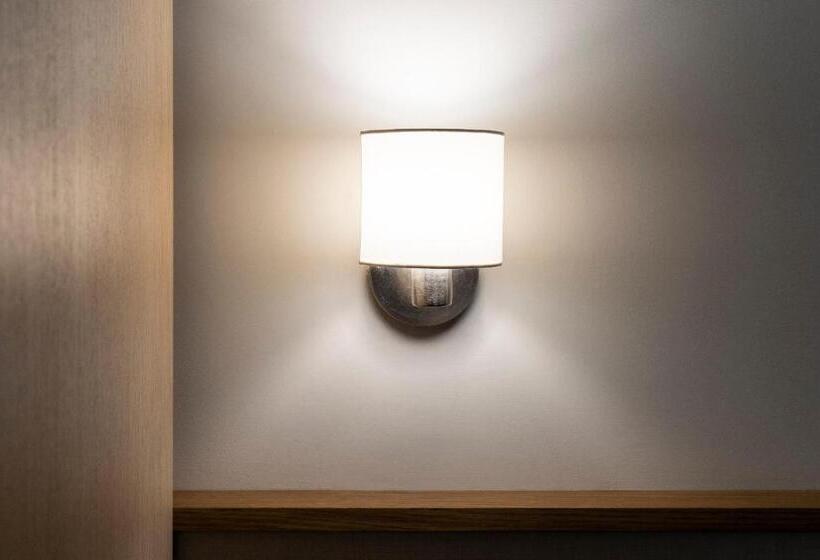 标准三人间, Villino Milano