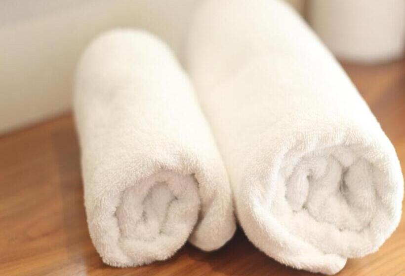 חדר סטנדרט לשלושה, The Lombard Townhouse