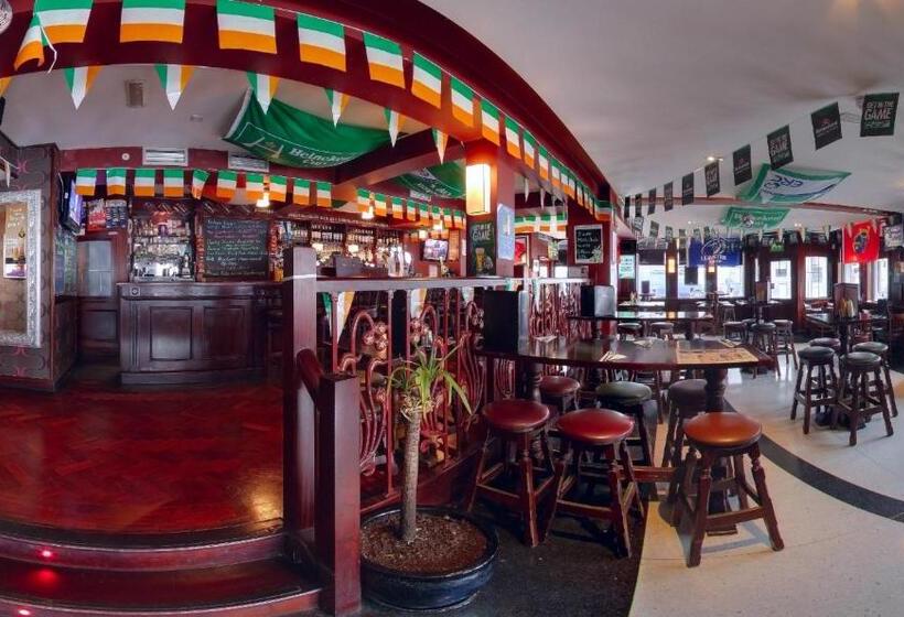 חדר סטנדרט לשלושה, The Lombard Townhouse