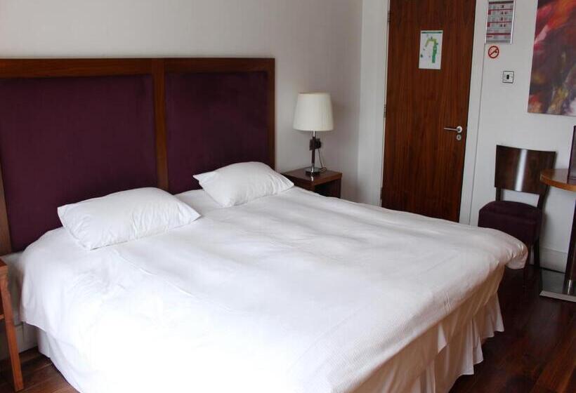 חדר סטנדרט לשלושה, The Lombard Townhouse