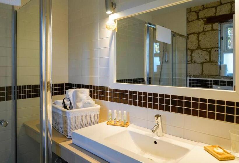 اتاق لوکس با تخت بزرگ, Cadde 75