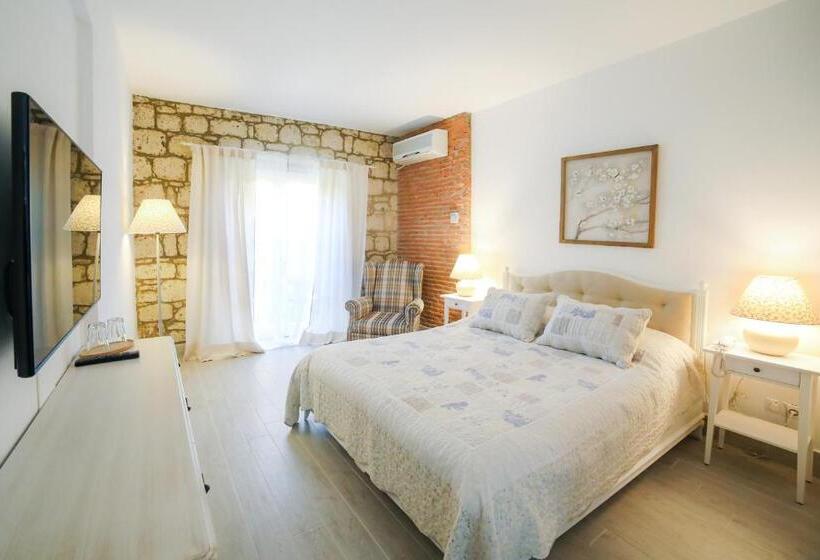 اتاق لوکس با تخت بزرگ, Cadde 75