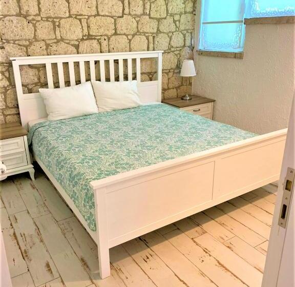 سوئیت 2 خوابه, Cadde 75