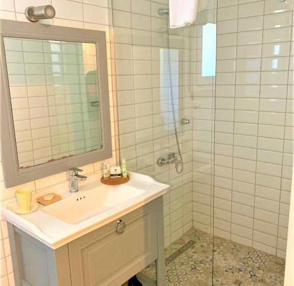 سوئیت 2 خوابه, Cadde 75