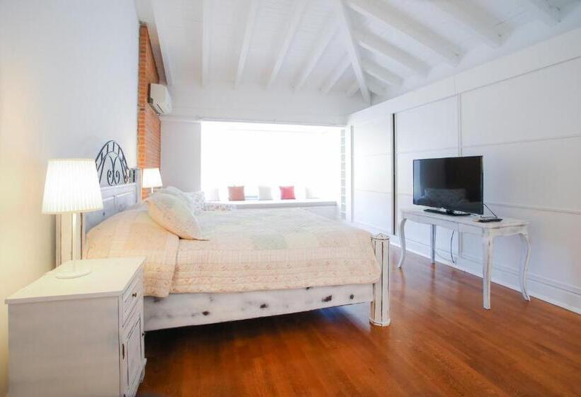 سوییت لوکس, Cadde 75