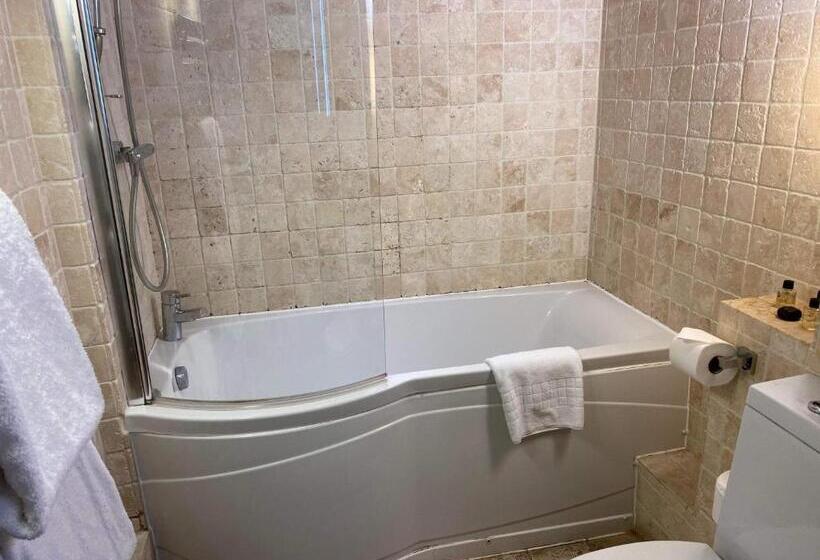 Номер Basic, Crab & Boar