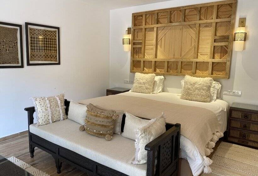 Полулюкс, Domaine De La Roseraie Resort