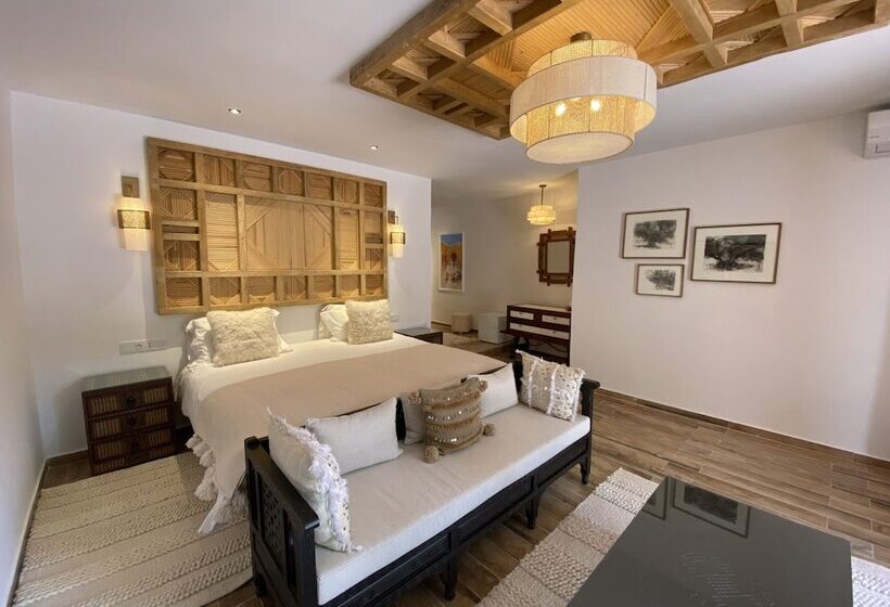 Полулюкс, Domaine De La Roseraie Resort