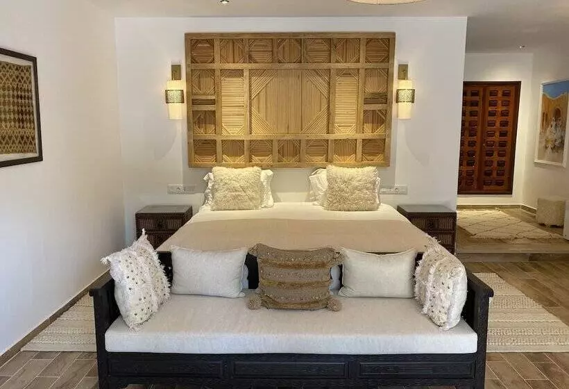 سوییت جونیور, Domaine De La Roseraie Resort