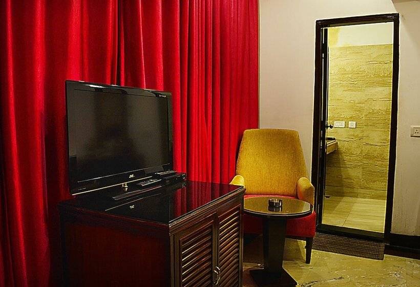 Номер Executive, Emperor Palms At Karol Bagh