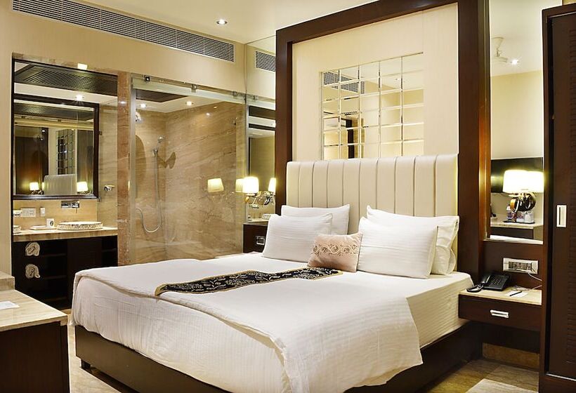 Номер Премиум, Emperor Palms At Karol Bagh