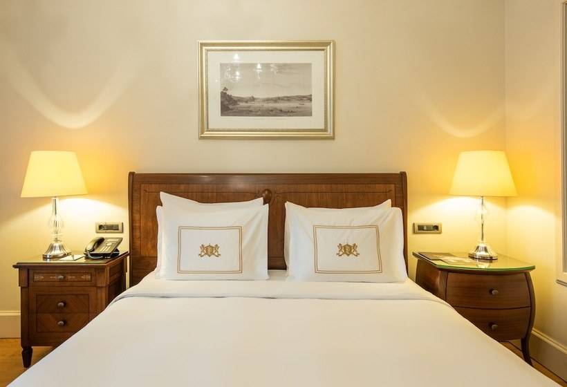 Deluxe Room King Size Bed, Pera Palace