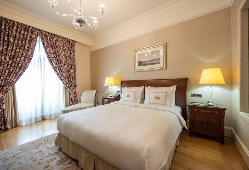 Deluxe Room King Size Bed, Pera Palace