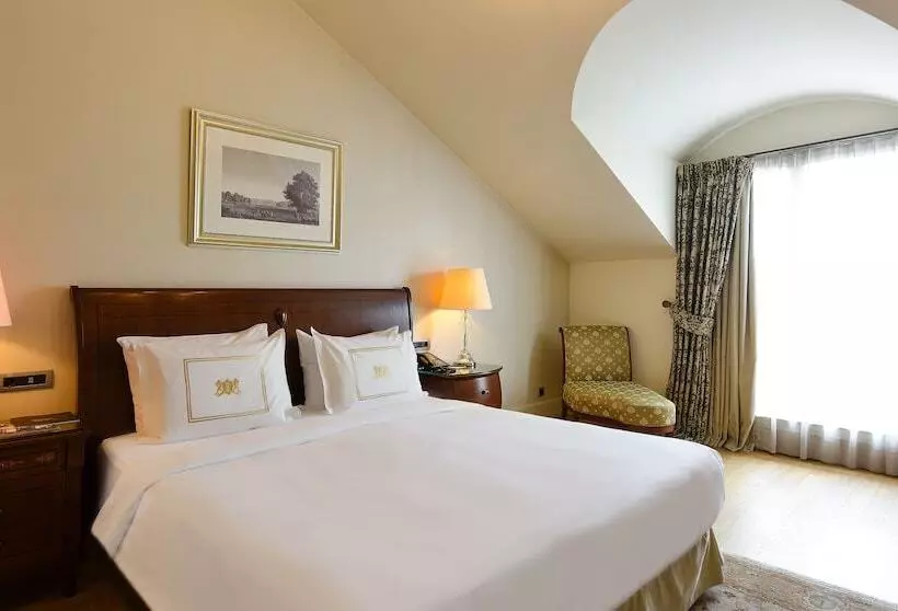 Deluxe Room King Size Bed, Pera Palace