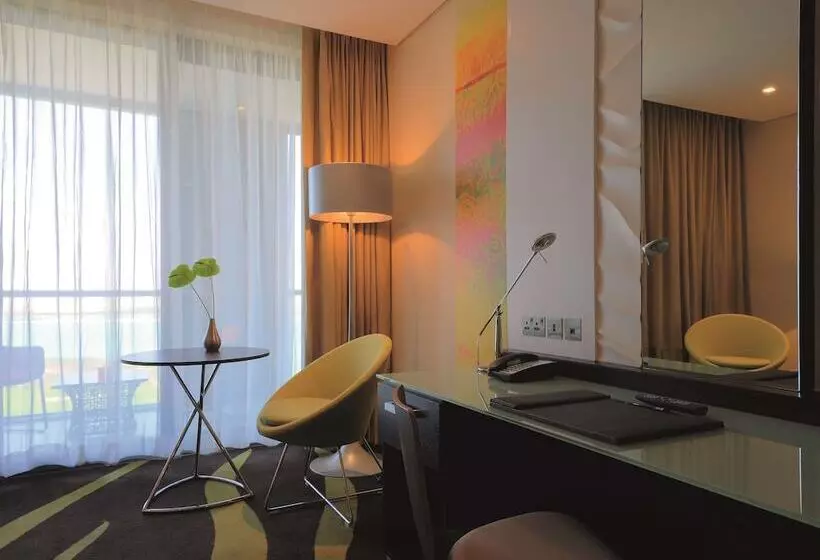 ゴルフビュースーペリアールーム, Yas Plaza Mangroves by IHG