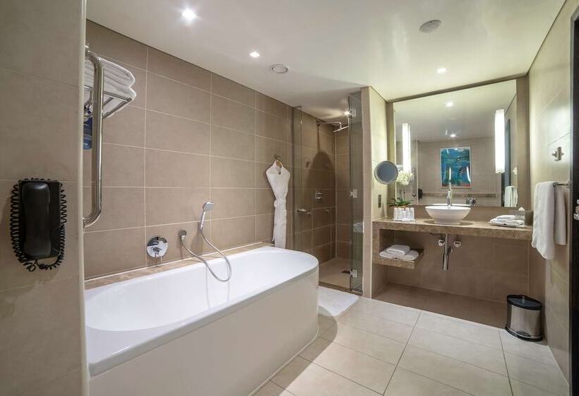 סוויטת דלוקס עם נוף, Radisson Blu Hotel, Abu Dhabi Yas Island