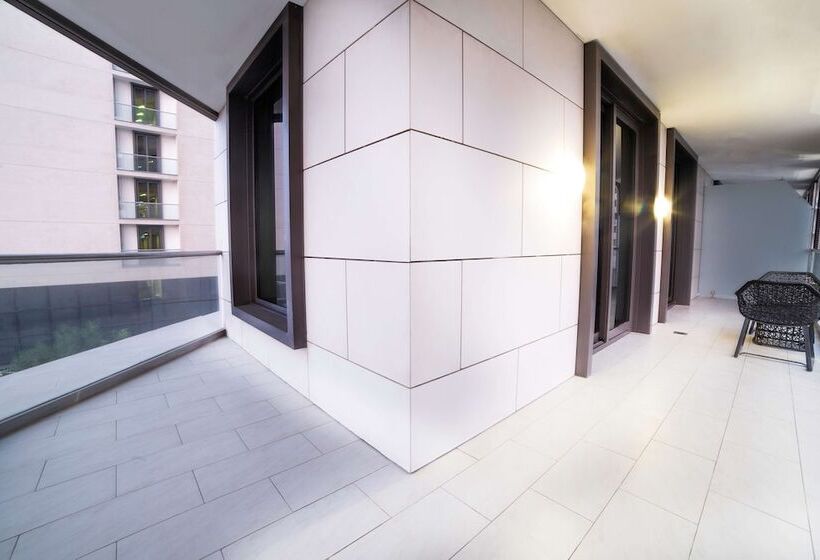 سوئیت دولوکس با چشمانداز, Radisson Blu Hotel, Abu Dhabi Yas Island