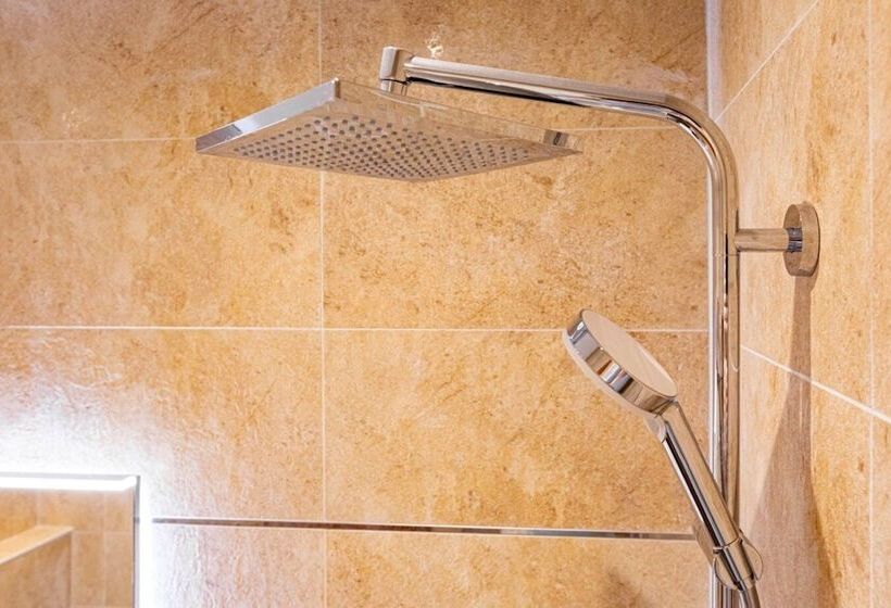 חדר סטנדרט לשלושה, Rheinischer Hof Bad Soden