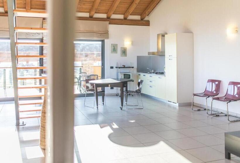 جناح, Il Milione Country