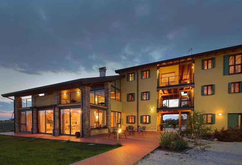 جناح, Il Milione Country