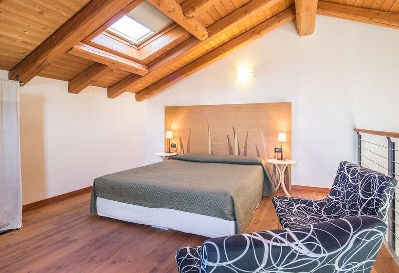 جناح, Il Milione Country