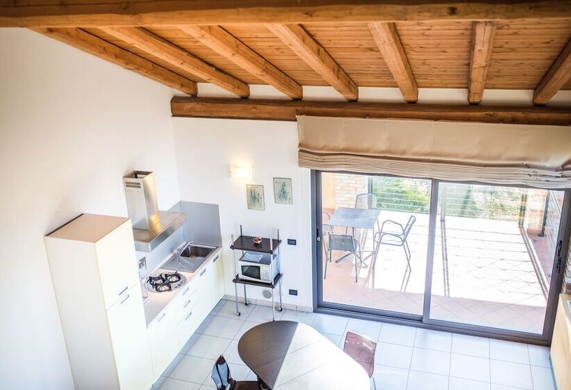 جناح, Il Milione Country