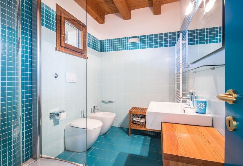 جناح, Il Milione Country