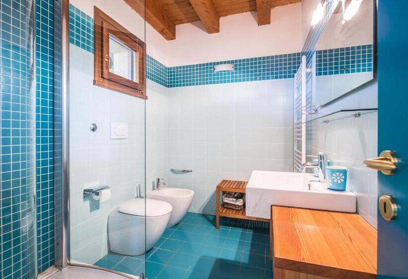 جناح, Il Milione Country